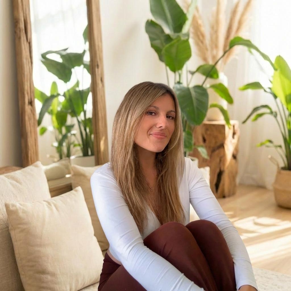 Samantha - Somatic Therapist & Breathwork Facilitator